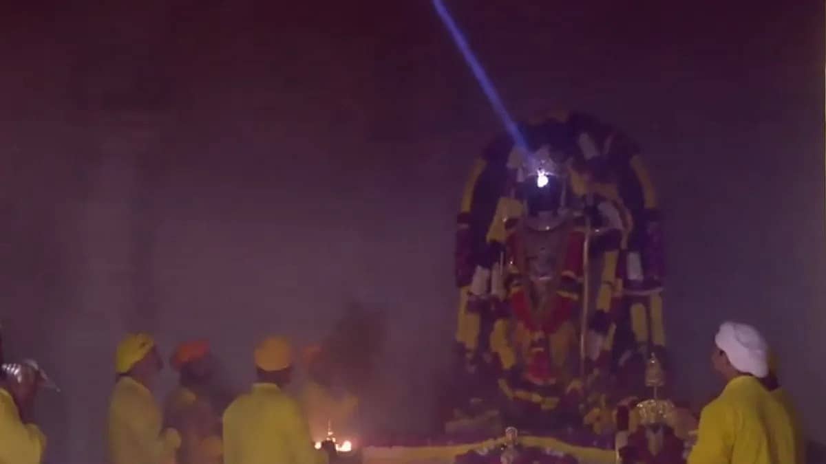 ಅಯೋಧ್ಯೆ: ರಾಮಮಂದಿರದ ಬಾಲ ರಾಮನಿಗೆ ಸೂರ್ಯ ತಿಲಕ! ಮನ ಮೋಹಕ Video