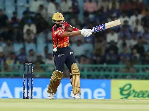 'ಬೌಲರ್‌ಗಳಿಗೂ 10 ಮೀ ಉದ್ದದ ಬೌಂಡರಿಗಳನ್ನು ನೀಡಬೇಕು': ಬ್ಯಾಟಿಂಗ್ ಸ್ನೇಹಿ ಪಿಚ್‌ಗಳ ವಿರುದ್ಧ ಸಂಜಯ್ ಮಂಜ್ರೇಕರ್ ಕಿಡಿ!