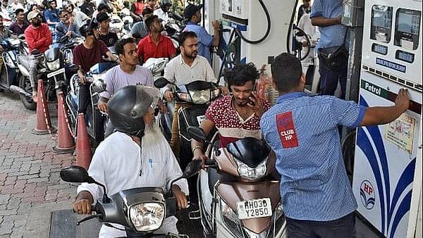 ರಾಜ್ಯ ಸರ್ಕಾರದ ಬಳಿಕ ಕೇಂದ್ರದಿಂದಲೂ ಶಾಕ್: Petrol, Diesel ಮೇಲಿನ ಅಬಕಾರಿ ಸುಂಕ ಹೆಚ್ಚಳ!