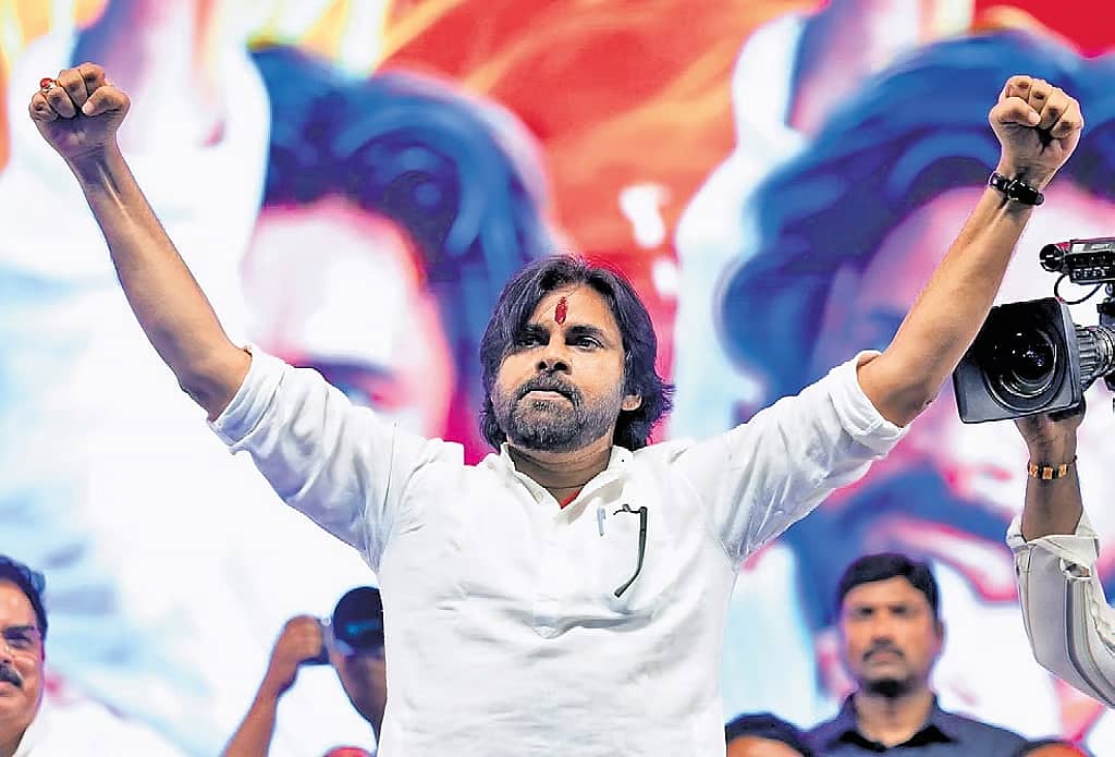 ಪವನ್ ಕಲ್ಯಾಣ್ ಬೆಂಗಾವಲು ನಿರ್ಬಂಧಗಳಿಂದ ಸಂಕಷ್ಟ: ತಡವಾಗಿ ತಲುಪಿದ 25ಕ್ಕೂ ಹೆಚ್ಚು ವಿದ್ಯಾರ್ಥಿಗಳಿಗೆ ಪರೀಕ್ಷೆ ಮಿಸ್!