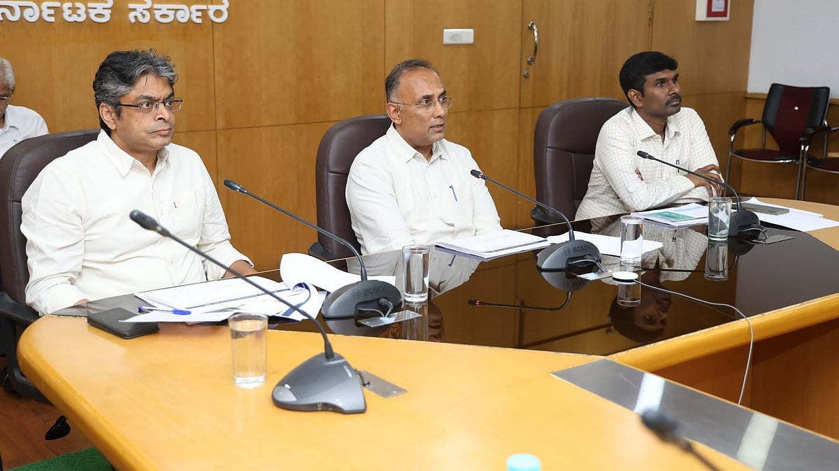 ಡೆಂಗ್ಯೂ-ಚಿಕನ್ ಗುನ್ಯಾ ನಿಯಂತ್ರಣಕ್ಕೆ ಈಗಿನಿಂದಲೇ ಕ್ರಮವಹಿಸಿ: ಅಧಿಕಾರಿಗಳಿಗೆ ಆರೋಗ್ಯ ಸಚಿವ ದಿನೇಶ್ ಗುಂಡೂರಾವ್ ಸೂಚನೆ