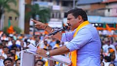 ಕುರ್ಚಿ ಕಳೆದುಕೊಳ್ಳುವ ಭೀತಿಯಿಂದಾಗಿ ಸಿಎಂ ಬೆಂಗಳೂರು ಬಿಟ್ಟು ತೆರಳುತ್ತಿಲ್ಲ: ವಿಜಯೇಂದ್ರ