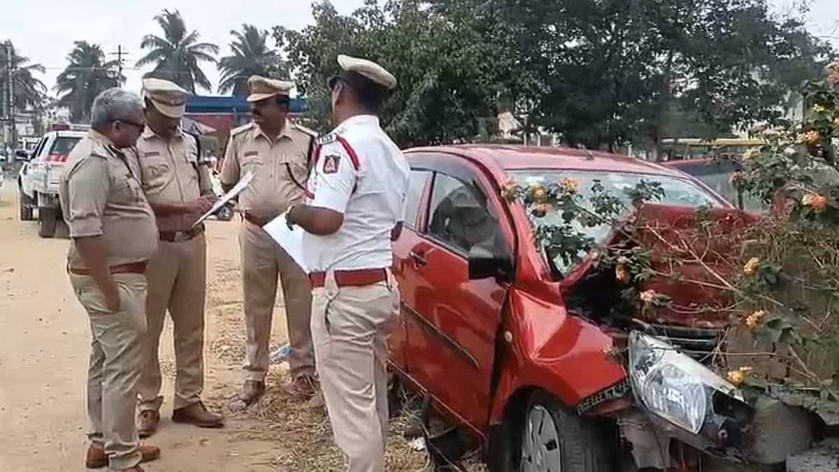 ಬೆಂಗಳೂರು: ದಾಬಸ್ ಪೇಟೆ ಬಳಿ ಡಿವೈಡರ್ಗೆ ಕಾರು ಡಿಕ್ಕಿ; ಭೀಕರ ಅಪಘಾತದಲ್ಲಿ ನಾಲ್ವರು ಸಾವು