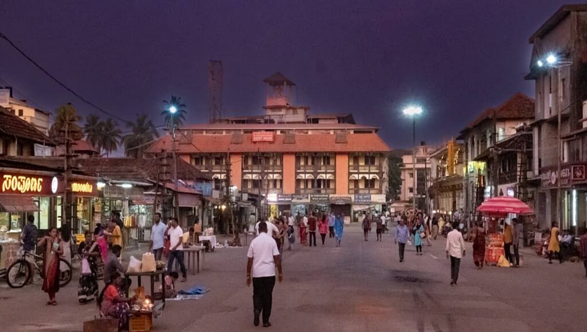 ದೇವಾಲಯದ ಆವರಣದಲ್ಲಿ ಮುಜುಗರದ ಸನ್ನಿವೇಶಕ್ಕೆ ಬ್ರೇಕ್: ಉಡುಪಿ ರಥಬೀದಿಯಲ್ಲಿ ಪ್ರಿವೆಡ್ಡಿಂಗ್ ಶೂಟ್ ನಿಷೇಧ