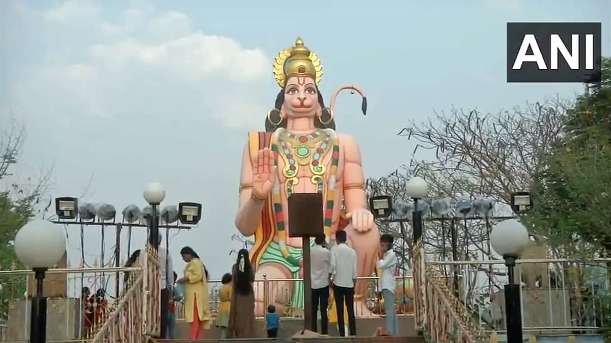 ದೇಶದಾದ್ಯಂತ ಹನುಮ ಜಯಂತಿ ಸಂಭ್ರಮ: ವಿವಿಧ ದೇಗುಲಗಳಲ್ಲಿ ವಿಶೇಷ ಪೂಜೆ; ಭಕ್ತರಿಂದ ಮಹಾಬಲಿ ಹನುಮಂತನ ನಾಮ ಜಪ