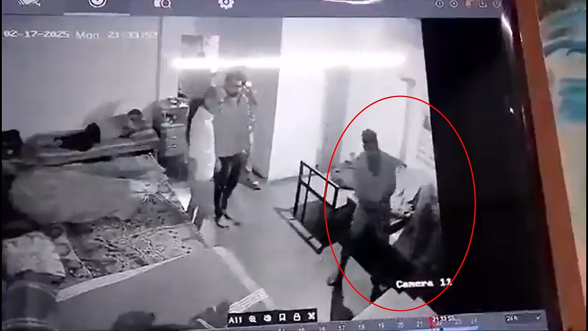 Video: ರಿಹಾಬ್ ಸೆಂಟರ್ ಗೆ ಸೇರಿಸೋ ಮುನ್ನ ಎಚ್ಚರ..; ವ್ಯಕ್ತಿ ಮೇಲೆ ಮನಸೋ ಇಚ್ಛೆ ಹಲ್ಲೆ!