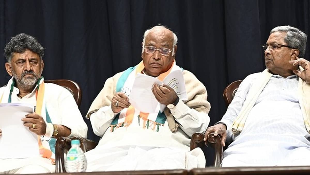 ಹೀಗೆ ಕಿತ್ತಾಡಿಕೊಳ್ಳುತ್ತಿದ್ದರೆ ಮೋದಿ ನಿಮ್ಮ ಸರ್ಕಾರ ಬೀಳಿಸ್ತಾರೆ, ಎಚ್ಚರವಾಗಿರಿ: ವೇದಿಕೆ ಮೇಲೆ ಸಿದ್ದರಾಮಯ್ಯ, ಡಿಕೆಶಿಗೆ ಖರ್ಗೆ ಎಚ್ಚರಿಕೆ