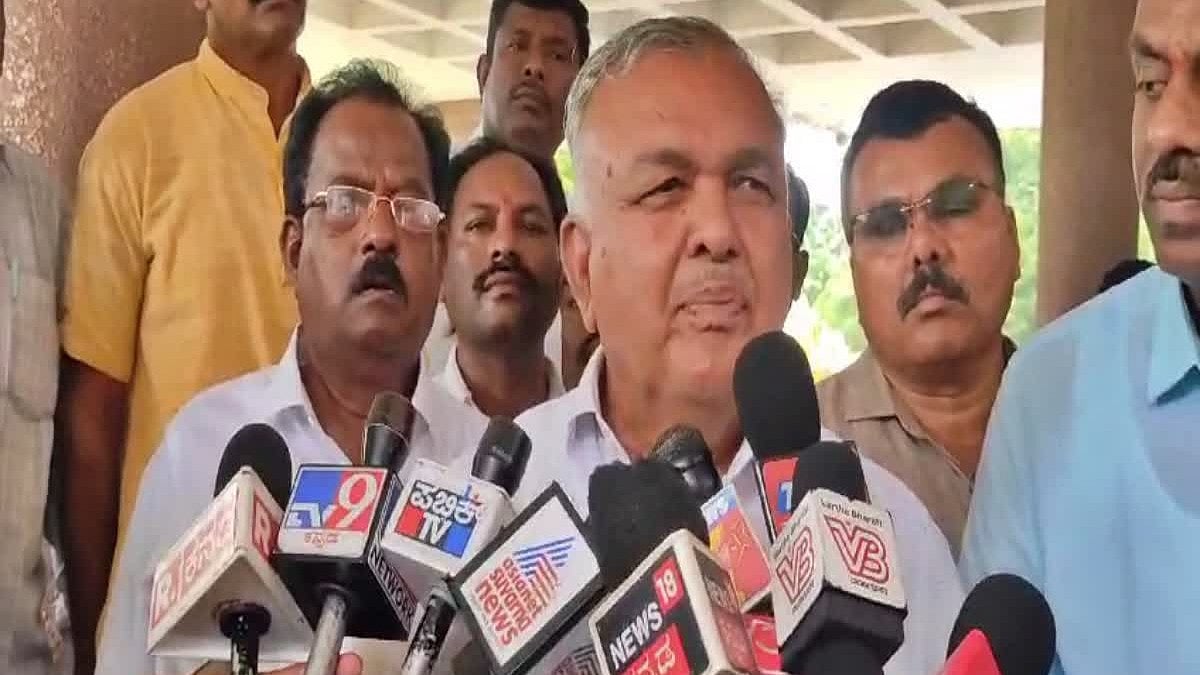 ಎರಡನೇ ದಿನಕ್ಕೆ ಕಾಲಿಟ್ಟ ಲಾರಿ ಮುಷ್ಕರ: ಕ್ರಮದ ಸುಳಿವು ನೀಡಿದ ಸಚಿವ ರಾಮಲಿಂಗಾರೆಡ್ಡಿ!