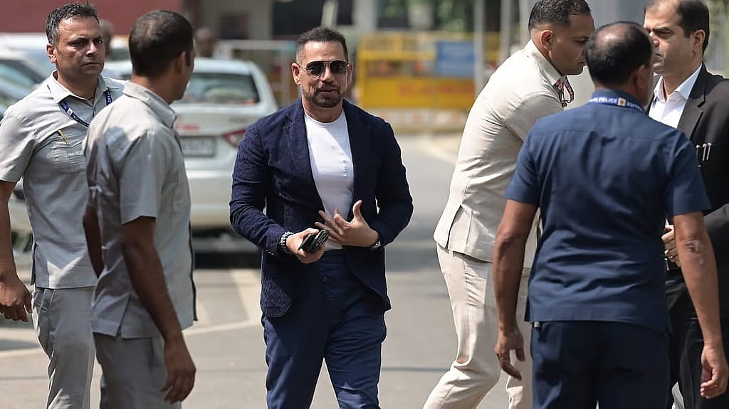 ಭೂ ಅವ್ಯವಹಾರ ಪ್ರಕರಣ: ಸತತ ಎರಡನೇ ದಿನ ED ಮುಂದೆ ವಿಚಾರಣೆಗೆ ರಾಬರ್ಟ್ ವಾದ್ರಾ ಹಾಜರು