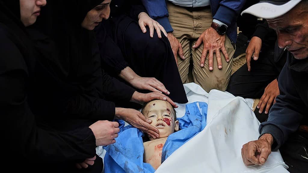 Israel-Gaza War: ಮಾನವೀಯ ವಲಯದ ಮೇಲೆ ಇಸ್ರೇಲ್ ಬಾಂಬ್ ದಾಳಿ, ಮಕ್ಕಳು ಸೇರಿದಂತೆ ಕನಿಷ್ಠ 90 ಮಂದಿ ಸಾವು