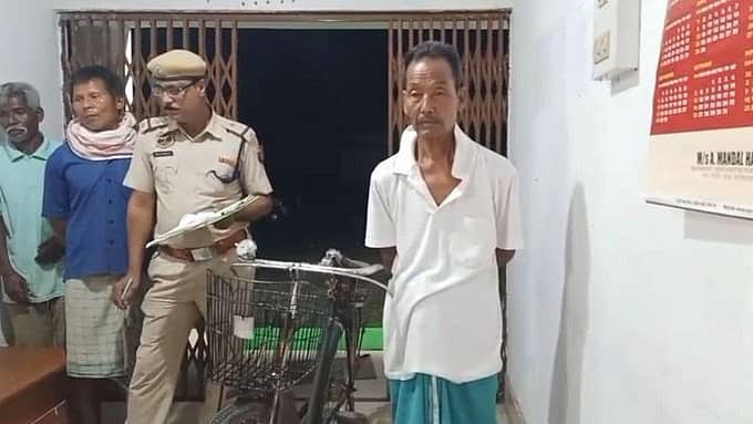 ಪತ್ನಿ ತಲೆ ಕತ್ತರಿಸಿ ಸೈಕಲ್ ನಲ್ಲಿ ಪೊಲೀಸ್ ಠಾಣೆಗೆ ತಂದ ಭೂಪ, ಕಾರಣ ನಿಗೂಢ?