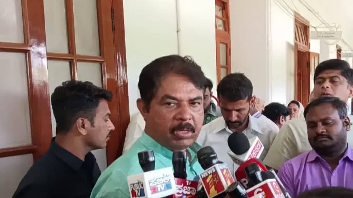 ಬಿಜೆಪಿ ನಿಯೋಗದಿಂದ ಸ್ಪೀಕರ್ ಭೇಟಿ; 18 ಶಾಸಕರ ಅಮಾನತು ರದ್ದುಗೊಳಿಸುವಂತೆ ಮನವಿ