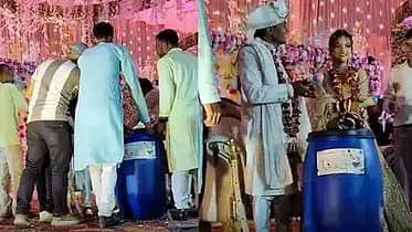ನವದಂಪತಿಗಳಿಗೆ Blue Drum ಗಿಫ್ಟ್: ಬೇಸ್ತು ಬಿದ್ದ ವರ, ಬಿದ್ದು ಬಿದ್ದು ನಕ್ಕ ಸಂಬಂಧಿಕರು! Video Viral