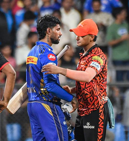 IPL 2025: ಪಹಲ್ಗಾಮ್ ಉಗ್ರ ದಾಳಿ ಸಂತ್ರಸ್ತರಿಗೆ ಗೌರವ; SRH-MI ಆಟಗಾರರು, ಅಂಪೈರ್‌ಗಳು ಕಪ್ಪು ಪಟ್ಟಿ ಧರಿಸಿ ಕಣಕ್ಕೆ