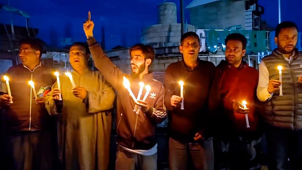 Pahalgam terror attack: ಪಹಲ್ಗಾಮ್ ಭಯೋತ್ಪಾದಕ ದಾಳಿಗೆ ಡೊನಾಲ್ಡ್ ಟ್ರಂಪ್-ವ್ಲಾಡಿಮಿರ್ ಪುಟಿನ್ ಖಂಡನೆ