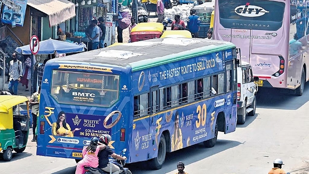 BMTC ಬಸ್ ಗಳ ಮೇಲೆ ಜಾಹೀರಾತು ಪ್ರಕಟ: ಸಾರಿಗೆ-ಖಾಸಗಿ ಬಸ್ ನಡುವಿನ ವ್ಯತ್ಯಾಸ ತಿಳಿಯುವಲ್ಲಿ ಪ್ರಯಾಣಿಕರಿಗೆ ಗೊಂದಲ!
