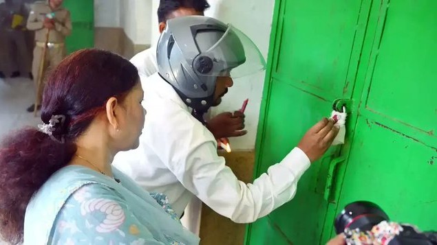 Uttar Pradesh: ಅಕ್ರಮ ಮದರಸಾಗಳಿಗೆ ಬೀಗ; ಶ್ರಾವಸ್ತಿ ಜಿಲ್ಲಾಡಳಿತ ಮಹತ್ವದ ಕ್ರಮ!