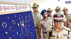 ಬೆಂಗಳೂರು: ಬೀಗ ಹಾಕಿದ ಮನೆಗಳೇ ಟಾರ್ಗೆಟ್; ಪುರುಷರ ವೇಷದಲ್ಲಿ ಕಳ್ಳತನ; ಆಟೋರಿಕ್ಷಾ ಚಾಲಕಿ ಸೇರಿ ಇಬ್ಬರು ಮಹಿಳೆಯರ ಬಂಧನ