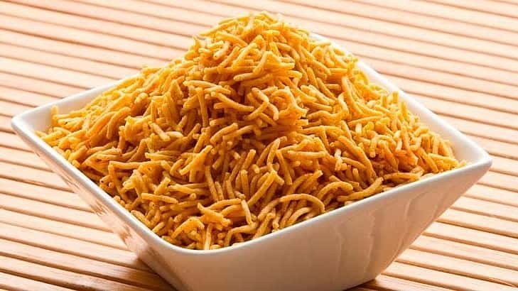 ಆಲೂ ಸೇವ್ - Aloo sev recipe in Kannada