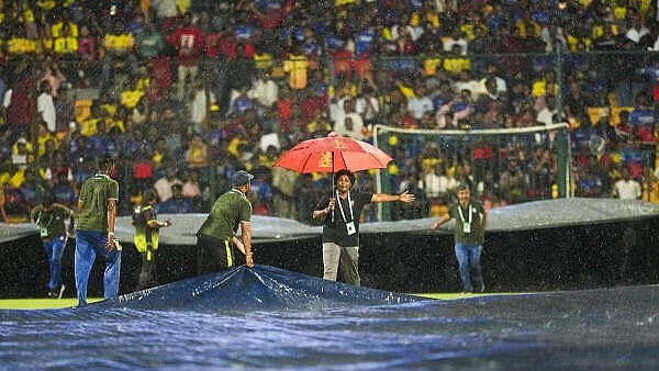 IPL 2025: RCB Vs CSK ಹೈವೋಲ್ಟೇಜ್ ಪಂದ್ಯಕ್ಕೆ ಬೆಂಗಳೂರಿನಲ್ಲಿ ಇಂದು ಮಳೆ ಭೀತಿ; ಹವಾಮಾನ ತಜ್ಞರು ಹೇಳಿದ್ದು ಹೀಗೆ...
