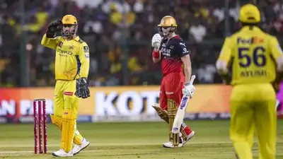IPL 2025: 'ಆಗಿಂದ ನೋಡ್ತಾ ಇದೀನಿ.."; Virat Kohli ಕೆಣಕಿದ್ದ ವೇಗಿ Khaleel Ahmedಗೆ ಮೈದಾನದಲ್ಲೇ MS Dhoni ಫುಲ್ ಕ್ಲಾಸ್.. Video