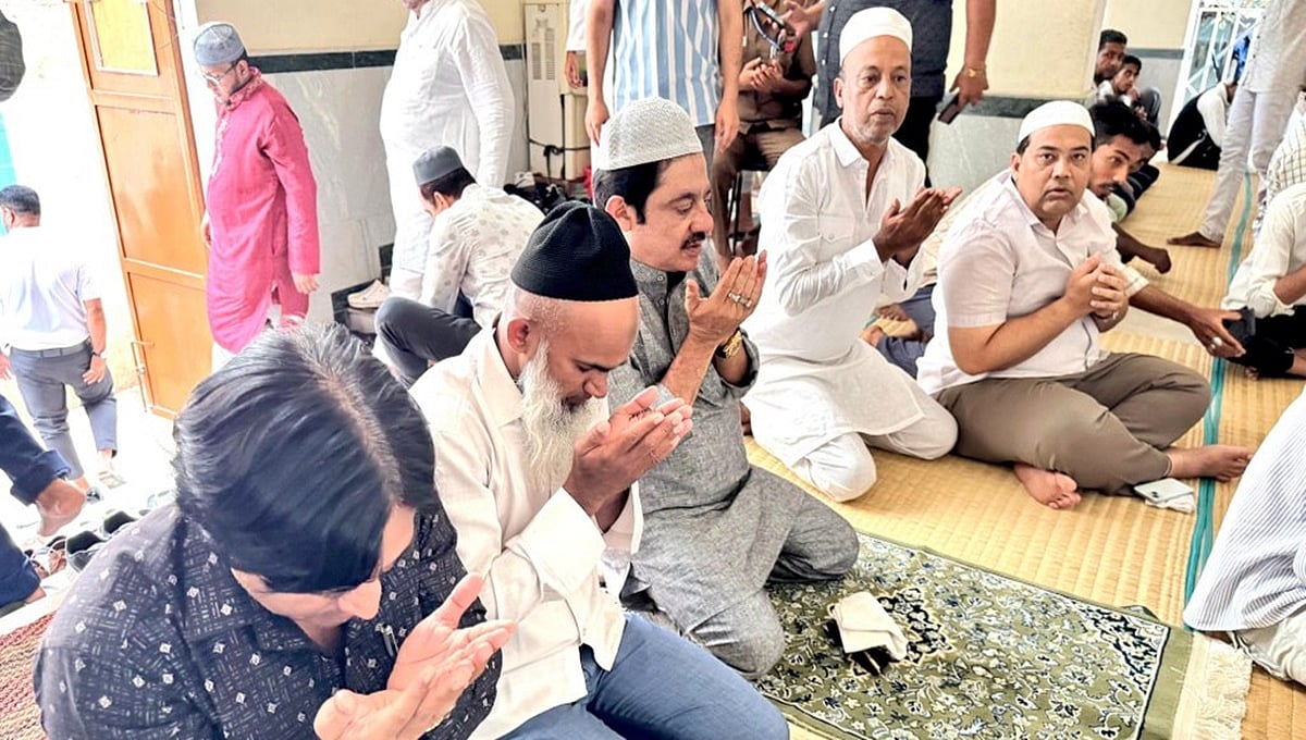 'ಈ ಕಠಿಣ ಸಮಯದಲ್ಲಿ ನಮ್ಮ ದೇಶದೊಂದಿಗೆ ನಿಲ್ಲುತ್ತೇವೆ': ಭಾರತೀಯ ಸೈನಿಕರಿಗಾಗಿ ಮಸೀದಿಗಳಲ್ಲಿ ಮುಸ್ಲಿಂರ ವಿಶೇಷ ಪ್ರಾರ್ಥನೆ