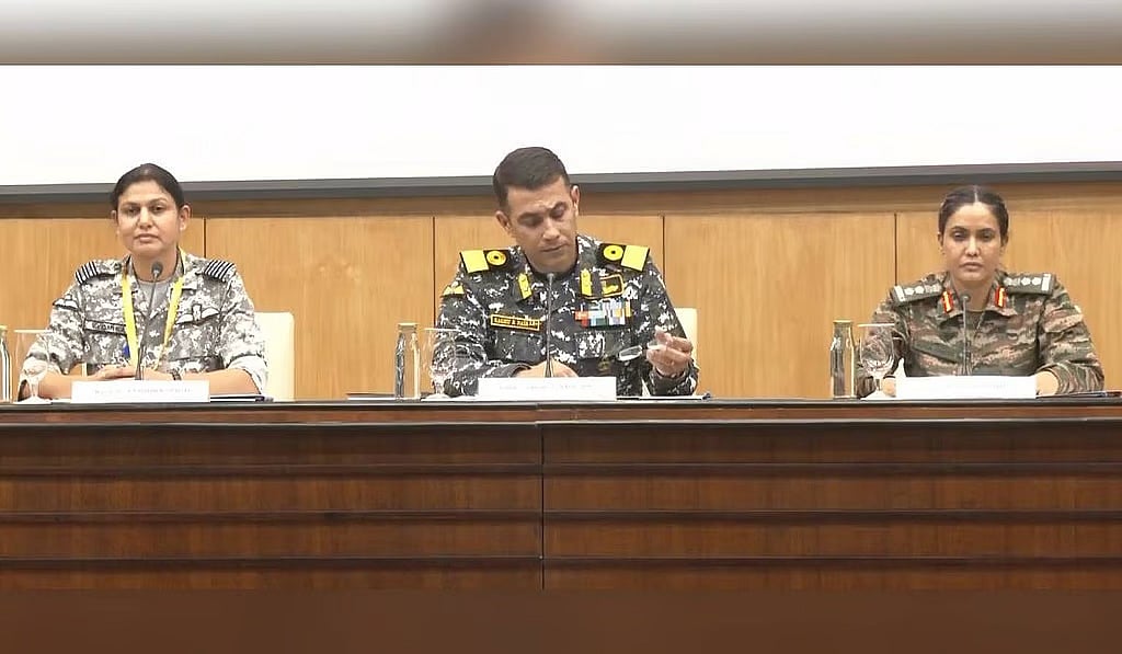 S-400 ಧ್ವಂಸ, ಬ್ರಹ್ಮೋಸ್ ಕ್ಷಿಪಣಿ ನೆಲೆ ಹಾನಿ: ಪಾಕ್ನ ಹಸಿ ಹಸಿ ಸುಳ್ಳನ್ನು ಜಗತ್ತಿನ ಮುಂದೆ ತೆರೆದಿಟ್ಟ ಸೋಫಿಯಾ-ವ್ಯೋಮಿಕಾ ಸಿಂಗ್!