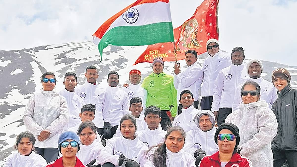 ಪೌರಕಾರ್ಮಿಕರು, ಮಾವುತರ ಮಕ್ಕಳು ಹಿಮಾಲಯಕ್ಕೆ ಚಾರಣ: ಮೌಂಟ್ ಕುವಾರಿ ಪಾಸ್ ಏರುವುದರ ಮೂಲಕ ಐತಿಹಾಸಿಕ ಸಾಧನೆ!