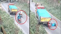 ಭೀಕರ ಅಪಘಾತ: ಅಚಾನಕ್ ಹಿಮ್ಮುಖವಾಗಿ ಚಲಿಸಿದ ಟ್ರಕ್; ಹಿಂದೆ ಸ್ಕೂಟರ್ ನಲ್ಲಿದ್ದ ಮಹಿಳೆ ಸ್ವಲ್ಪದರಲ್ಲಿ ಬಚಾವ್! Video