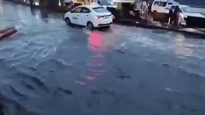 Bengaluru Rains: 24 ಗಂಟೆಗಳಲ್ಲಿ 103 ಮೀ.ಮೀ ದಾಖಲೆಯ ಮಳೆ; ಬೆಂಗಳೂರಿನಲ್ಲಿ 10 ಕಿ.ಮೀ ಟ್ರಾಫಿಕ್ ಜಾಮ್!