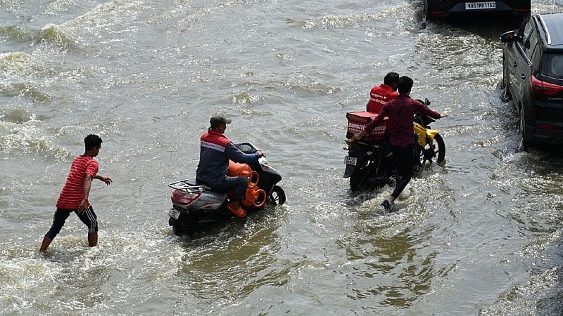 ಬೆಂಗಳೂರು ಮಳೆ ಅವಾಂತರ: ಮೂವರು ಬಲಿ