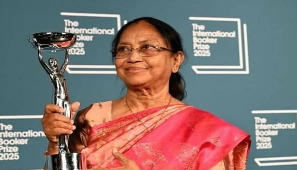 ಕನ್ನಡದ ಸಾಹಿತಿ ಬಾನು ಮುಷ್ತಾಕ್ ಅವರ 'ಹಾರ್ಟ್ ಲ್ಯಾಂಪ್' ಕೃತಿಗೆ ಪ್ರತಿಷ್ಠಿತ ಅಂತರರಾಷ್ಚ್ರೀಯ ಬೂಕರ್ ಪ್ರಶಸ್ತಿ! Video