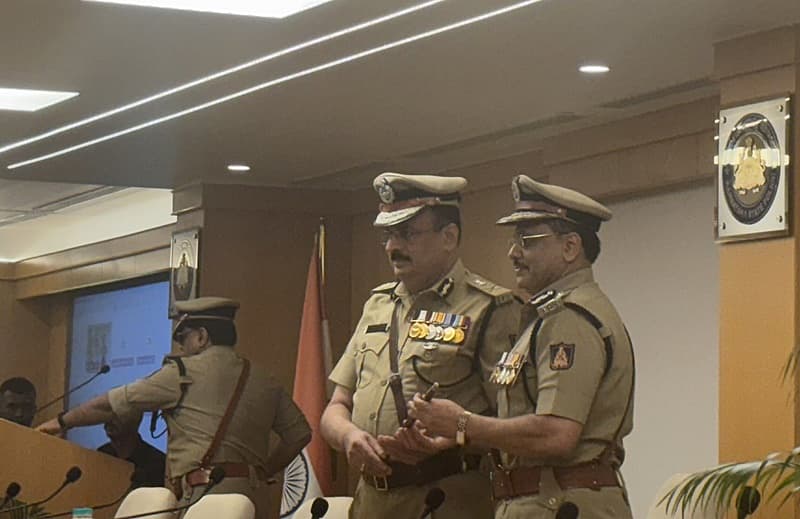 ಅಲೋಕ್ ಮೋಹನ್ ರಿಂದ ಅಧಿಕಾರ ಹಸ್ತಾಂತರ