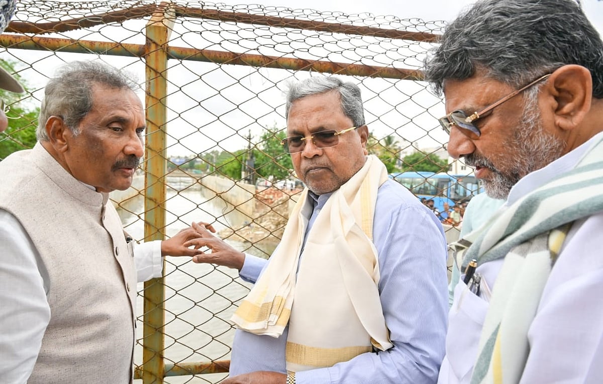 ಬೆಂಗಳೂರು ಮಳೆ ಅವಾಂತರ: ಸಂತ್ರಸ್ತರಿಗೆ ತಕ್ಷಣ ಪರಿಹಾರ; ಮುಲಾಜಿಲ್ಲದೆ ರಾಜಕಾಲುವೆ ಒತ್ತುವರಿ ತೆರವುಗೊಳಿಸಿ; ಅಧಿಕಾರಿಗಳಿಗೆ ಸಿಎಂ ಖಡಕ್ ಸೂಚನೆ