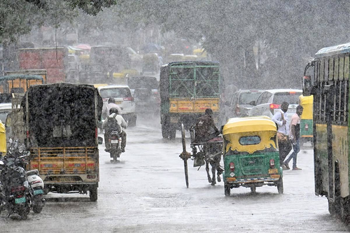 ಬೆಂಗಳೂರಿನ ಪ್ರವಾಹ ಸಂಕಷ್ಟ: ಸರ್ಕಾರದ ಆಡಳಿತ ಲೋಪ ಎತ್ತಿತೋರಿಸುವ ಮಳೆಗಾಲದ ಅನಾಹುತಗಳು; ಯೋಜನೆ, ಹೊಣೆಗಾರಿಕೆ ತುರ್ತು ಅಗತ್ಯ