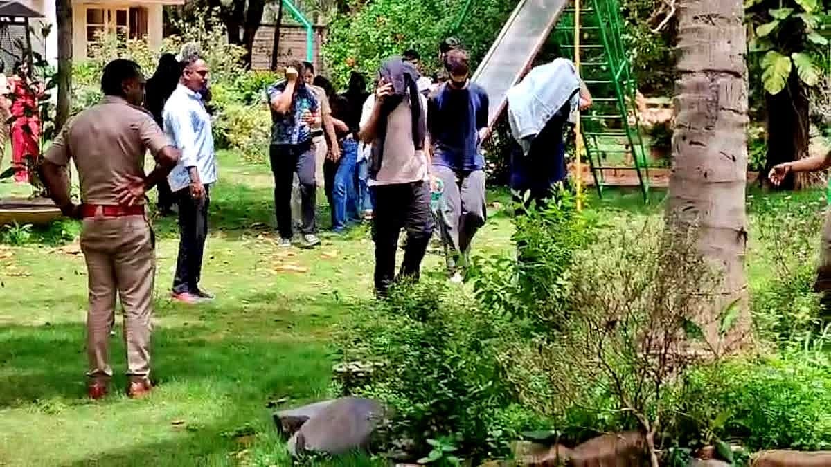 ದೇವನಹಳ್ಳಿ: ಫಾರ್ಮ್ ಹೌಸ್ ನಲ್ಲಿ ನಡೆಯುತ್ತಿದ್ದ ರೇವ್ ಪಾರ್ಟಿ ಮೇಲೆ ಪೊಲೀಸರ ದಾಳಿ: 31 ಮಂದಿ ವಶಕ್ಕೆ