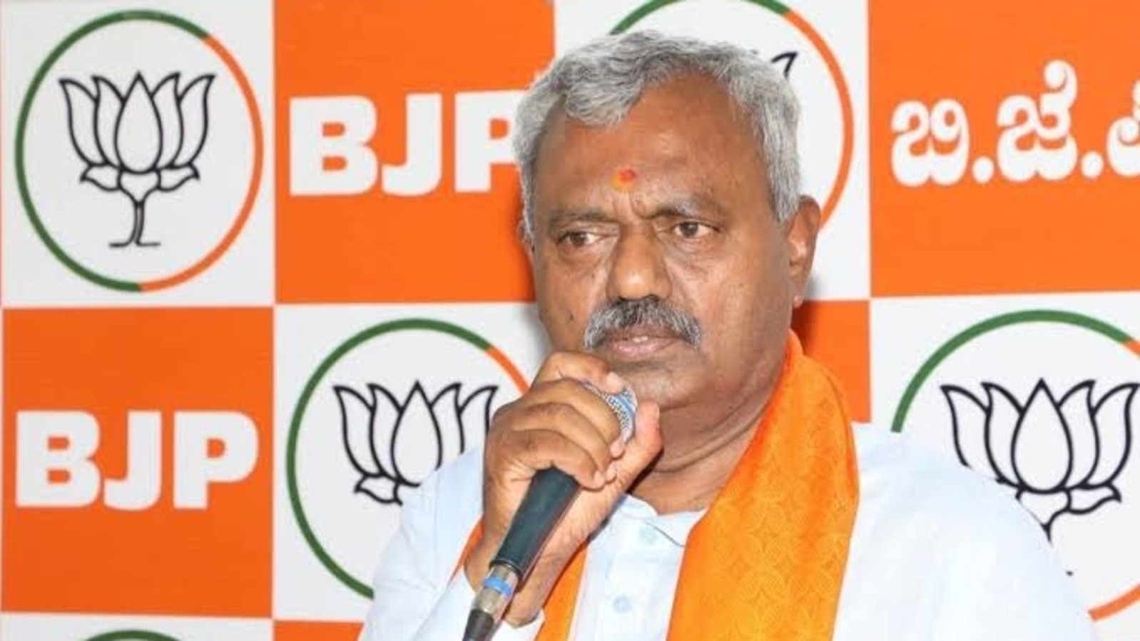 'ಅಮಾವಾಸ್ಯೆ ದಿನ BJP ಒಳ್ಳೆ ನಿರ್ಧಾರ, 10-12 ಸೀಟ್ ಖಾಲಿ ಆಗುತ್ತೆ': ST ಸೋಮಶೇಖರ್; 'ಕಾಂಗ್ರೆಸ್ ಗೆ ಸೇರಿಸ್ಕೊಳ್ಳಲ್ಲ'- ಈಶ್ವರ್ ಖಂಡ್ರೆ!