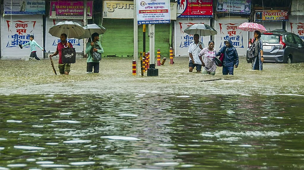 Mumbai: 24 ಗಂಟೆಯಲ್ಲಿ 106 ಮಿ.ಮೀ ಮಳೆ; ಹಗುರದಿಂದ ಕೂಡಿದ ಭಾರೀ ವರ್ಷಧಾರೆ ನಿರೀಕ್ಷೆ