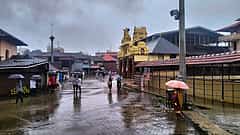 ಕರಾವಳಿ, ಮಲೆನಾಡು ಭಾಗಗಳಲ್ಲಿ ಮುಂದುವರಿದ ಮಳೆ: ದ.ಕ ಜಿಲ್ಲೆಯಲ್ಲಿ ಶಾಲಾ-ಕಾಲೇಜುಗಳಿಗೆ ರಜೆ