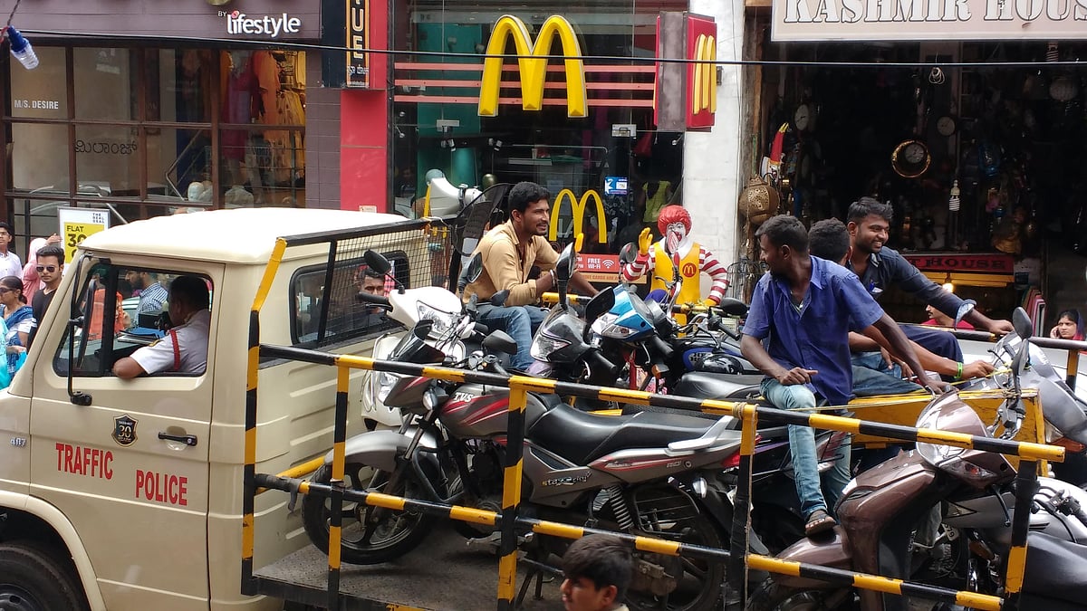 ಅಡ್ಡಾದಿಡ್ಡಿ ವಾಹನ ನಿಲ್ಲಿಸುವವರೇ ಎಚ್ಚರ: ನಗರದಲ್ಲಿ ಮತ್ತೆ ಟೋಯಿಂಗ್‌ ಶುರು; ಸರ್ಕಾರ ಅಧಿಕೃತ ಘೋಷಣೆ