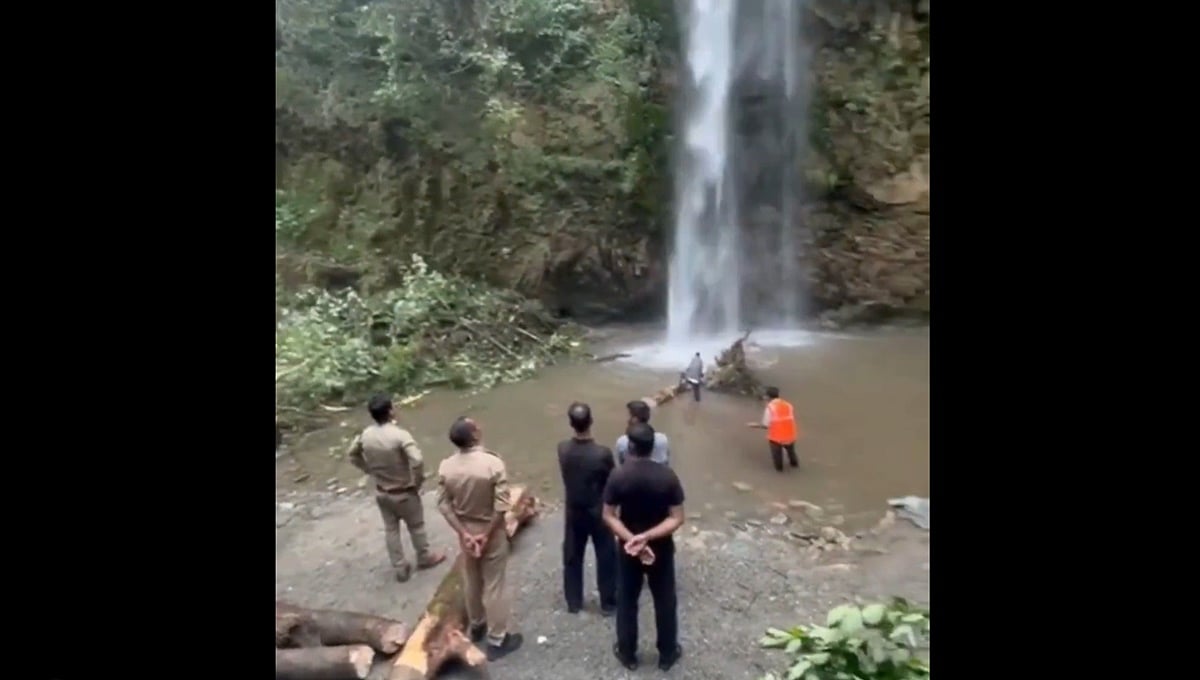 Tiger Falls: ಜಲಪಾತದ ಮೇಲಿಂದ ಮರಬಿದ್ದು ಇಬ್ಬರ ಸಾವು! Video