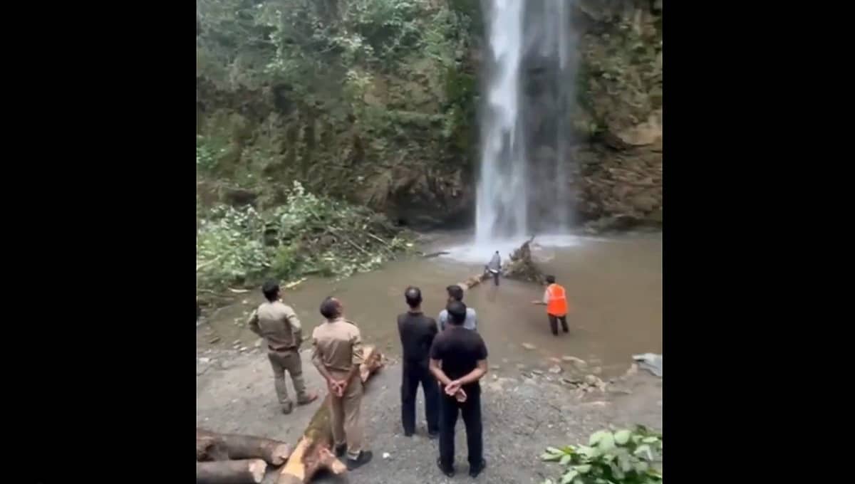 Tiger Falls: ಜಲಪಾತದ ಮೇಲಿಂದ ಮರಬಿದ್ದು ಇಬ್ಬರ ಸಾವು! Video