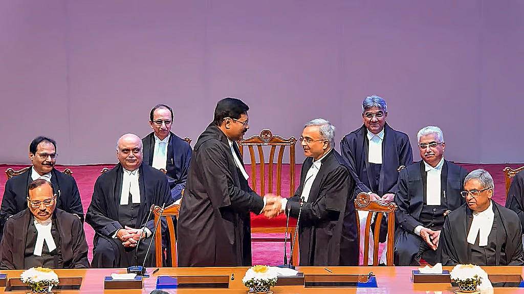 ಸುಪ್ರೀಂ ಕೋರ್ಟ್‌ ನ್ಯಾಯಮೂರ್ತಿಗಳಾಗಿ ಅಂಜಾರಿಯಾ, ಬಿಷ್ಣೋಯ್, ಚಂದೂರ್ಕರ್ ಪ್ರಮಾಣ ವಚನ ಸ್ವೀಕಾರ