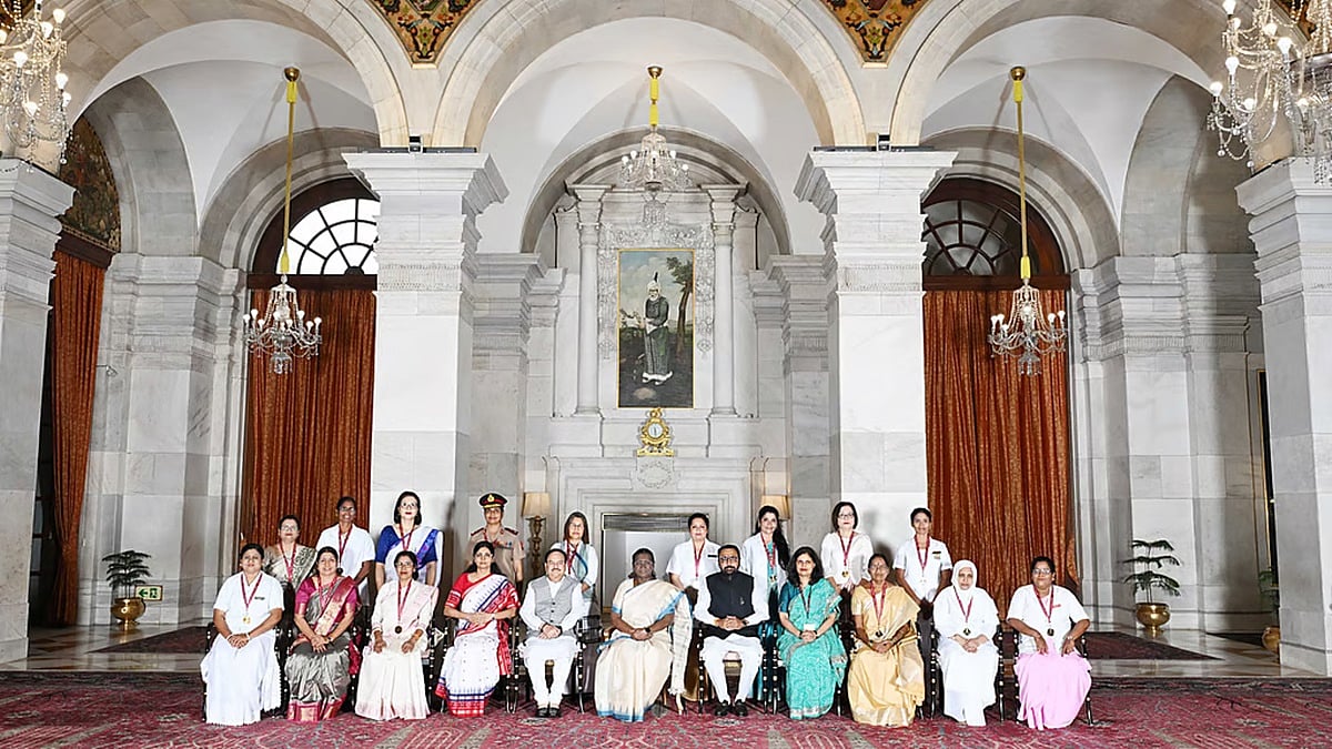 ಬೆಂಗಳೂರಿನ ಬಾನು ಸೇರಿದಂತೆ 15 ನರ್ಸ್ಗಳಿಗೆ ರಾಷ್ಟ್ರಪತಿಗಳಿಂದ ಫ್ಲಾರೆನ್ಸ್ ನೈಟಿಂಗೇಲ್ ಪ್ರಶಸ್ತಿ ಪ್ರದಾನ