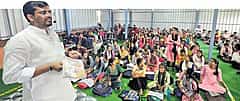 ಗ್ರಾಮೀಣ ವಿದ್ಯಾರ್ಥಿಗಳಿಗೆ ಉಚಿತ SSLC ತರಬೇತಿ: ಇತರರಿಗೆ ಪ್ರೇರಣೆಯಾದ ಶಾಸಕ ಚಂದ್ರು ಲಮಾಣಿ