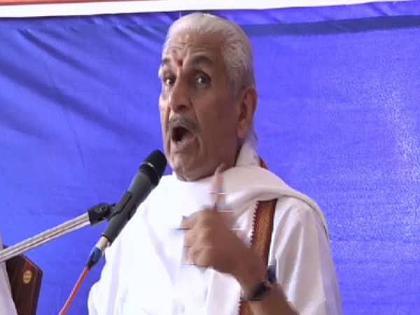 ದೀಪೋತ್ಸವದಲ್ಲಿ ದ್ವೇಷ ಭಾಷಣ: RSS ನಾಯಕ ಕಲ್ಲಡ್ಕ ಪ್ರಭಾಕರ್ ಭಟ್ ವಿರುದ್ಧ ಪ್ರಕರಣ ದಾಖಲು
