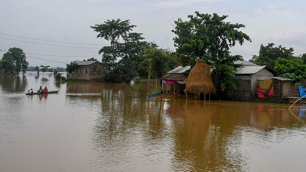 Assam floods: ಭೀಕರ ಪ್ರವಾಹಕ್ಕೆ 5 ಲಕ್ಷಕ್ಕೂ ಅಧಿಕ ಜನರು ಅತಂತ್ರ, ಸಾವಿನ ಸಂಖ್ಯೆ 38ಕ್ಕೆ ಏರಿಕೆ