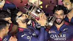 IPL 2025 Final: PBKS ವಿರುದ್ಧ RCBಗೆ ರೋಚಕ ಜಯ; ಕೊನೆಗೂ 18 ವರ್ಷಗಳ ಬಳಿಕ ಮೊದಲ ಟ್ರೋಫಿ ಎತ್ತಿಹಿಡಿದ Virat Kohli!