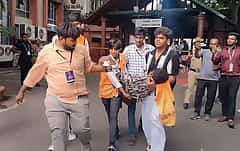 ವಿಜಯೋತ್ಸವ ಮೆರವಣಿಗೆ ಗೊಂದಲ, ಉಚಿತ ಪಾಸ್, ಜನದಟ್ಟಣೆ ಬೆಂಗಳೂರು ಕಾಲ್ತುಳಿತಕ್ಕೆ ಕಾರಣವಾಯಿತೇ; ಪೊಲೀಸರು ಏನಂತಾರೆ?