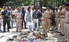 Chinnaswamy stampede: 'ಕಾಲ್ತುಳಿತ ದುರಂತಕ್ಕೆ RCB ಕಾರಣ'; ರಾಜ್ಯ ಸರ್ಕಾರಕ್ಕೂ CAT ತರಾಟೆ; ಅಮಾನತು ರದ್ದುಗೊಳಿಸಲು ಸೂಚನೆ